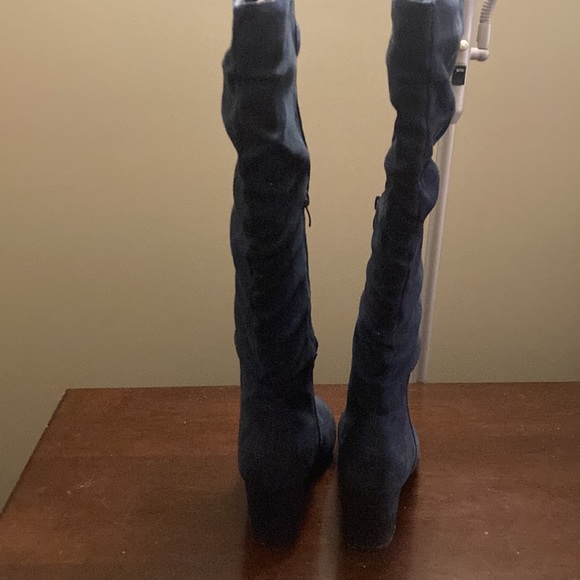 Refresh Navy Faux Suede Boots, size 8.5 pull on with 1/2 zipper - Picture 4 of 16